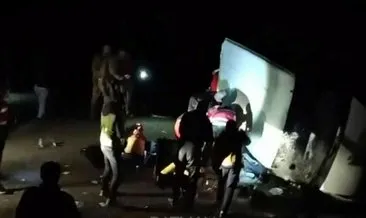 Batman’da minibüs şarampole yuvarlandı: Ölü ve yaralılar var #batman Batman’da minibüs şarampole yuvarlandı: Ölü ve yaralılar var #batman
