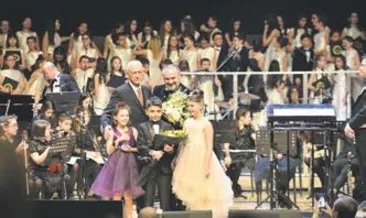 23 Nisan’ı Hakan Aysev ile kutladılar