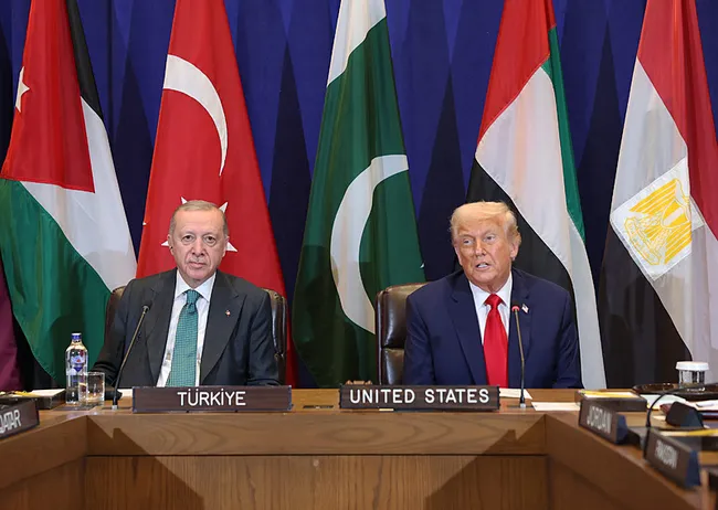 bmde-gazze-zirvesi-baskan-erdogan-ile-trump-bir-araya-geldi-1758666078195.jpeg BM'de Gazze Zirvesi! Başkan Erdoğan ile Trump bir araya geldi