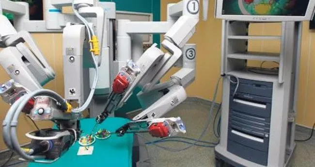 Robot, ameliyatı yardımsız yaptı