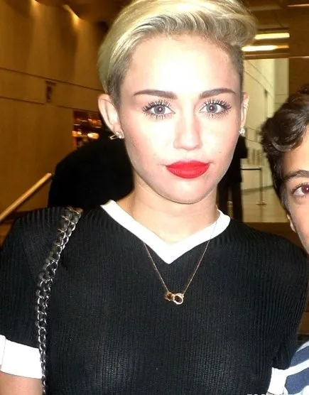 Miley Cyrus flaşların azizliğine uğradı