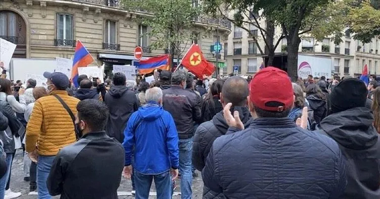Ermeniler saldırdı Fransız polisi izledi