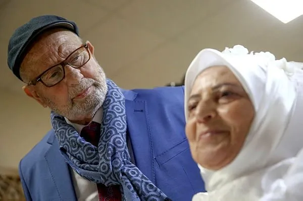 62 yıl sonra gelinlik ve damatlığa kavuştular