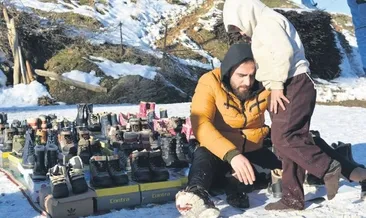 Hayatını çocukları sevindirmeye adadı