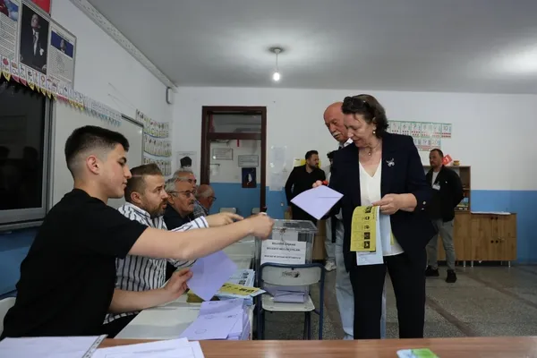mustafapasada-2-bin-secmen-12-yil-sonra-sandiga-gitti-1780818773596.jpg