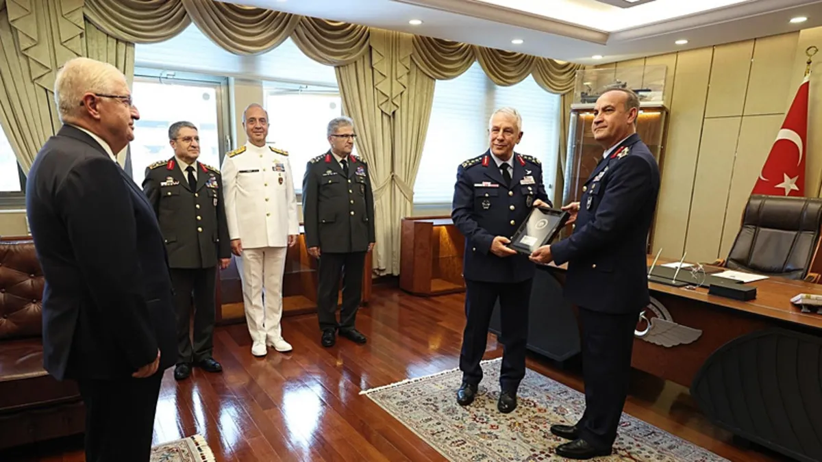 Bakan Güler, Hava Kuvvetleri Komutanlığı'nda devir teslim törenine katıldı haber görseli