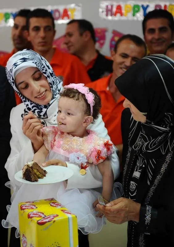 Azra bebek bir yaşında