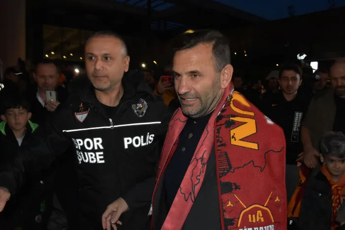 son-dakika-haberi-okan-buruktan-mac-sonu-transfer-sozleri-2-ayriligin-sinyallerini-verdi-1674935906641.jpg