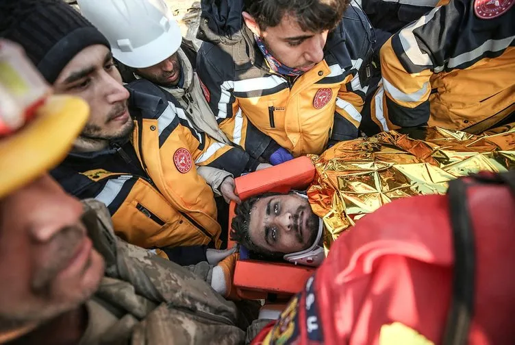 SON DAKİKA: Deprem bölgelerinde mucize hikayeler: Bu görüntüler 85 milyonu ağlattı!