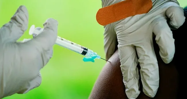 Hindistan’da aynı şırıngayla 30 öğrenciye Covid-19 aşısı yapıldı