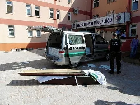 Cenaze aracında 200 kilogram eroin ele geçirildi