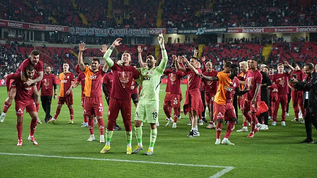 fernando-muslera-bulent-korkmazi-yakaladi-1747257113706.jpg
