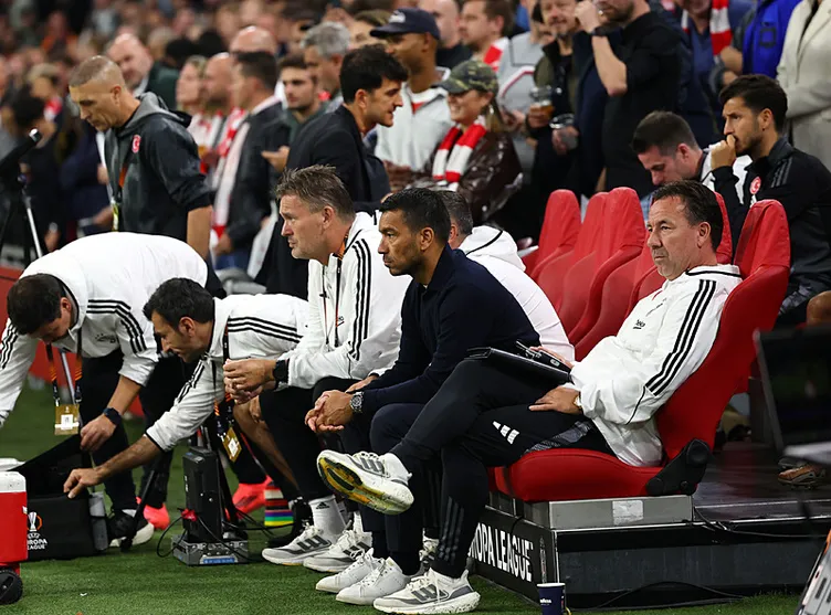 SON DAKİKA HABERİ: Beşiktaş’ta ilk yolcu belli oldu! Göz göre göre gelen Ajax hezimetinin perde arkası...