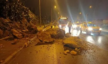 İzmir'de yamaçtan düşen kaya parçaları yolu kapattı #izmir