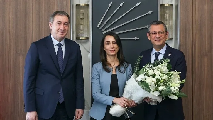 CHP ve DEM yol ayrımında: Ya siyaset ya terör! 6 CHP ve DEM yol ayrımında: Ya siyaset ya terör!