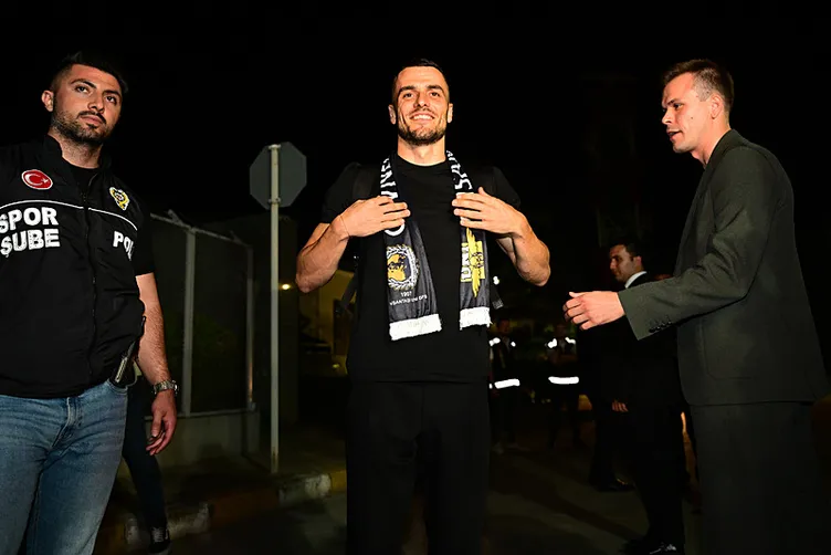 SON DAKİKA FENERBAHÇE HABERLERİ: Kostic sonrası ayrılık var! Süper Lig ekibine gidiyor