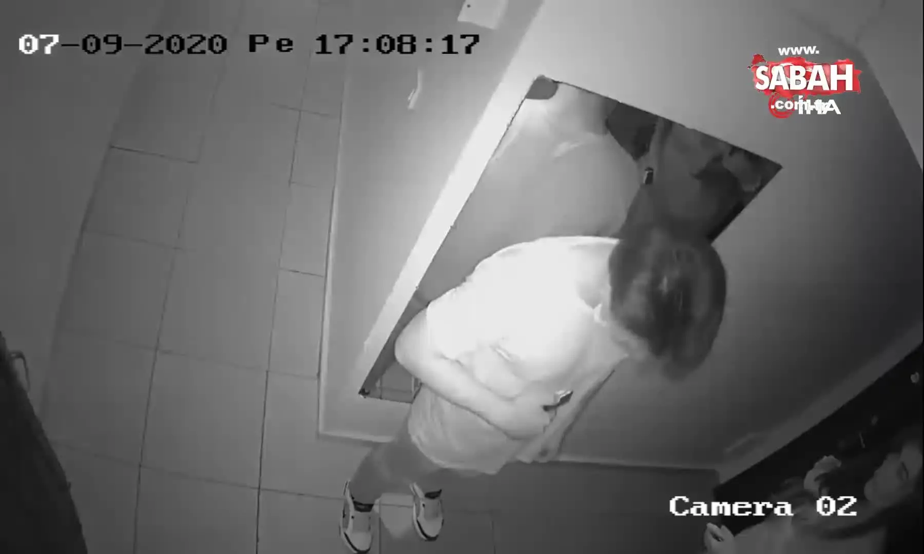 ofkeli adam evine girdigi kadini olduresiye dovdu o anlar kamerada video videosunu izle son dakika haberleri ofkeli adam evine girdigi kadini olduresiye dovdu o anlar kamerada video videosunu izle son dakika haberleri