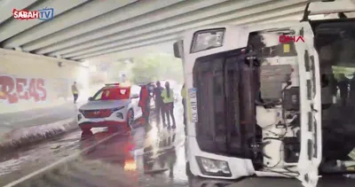 SON DAKİKA: Bakırköy’de üst geçide çarpan TIR devrildi | Video