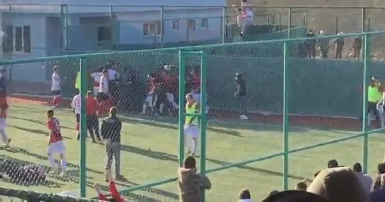 Amatör maçta futbolcu ve teknik heyete saldırı