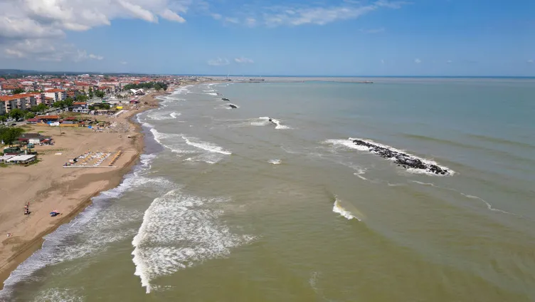O ilde denize girmek yasaklandı: Dalgaların boyu 1 metreyi aştı!