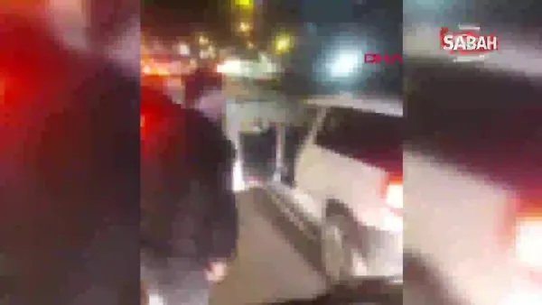 Bakırköy D-100 yan yolda İETT otobüsünün önünü kesip tehditler yağdırdılar | Video