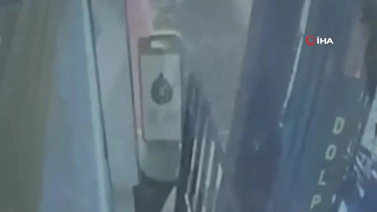 Kayseri’deki forkliftli kuyumcu hırsızlığı kamerada | Video videosunu izle Kayseri’deki forkliftli kuyumcu hırsızlığı kamerada | Video videosunu izle