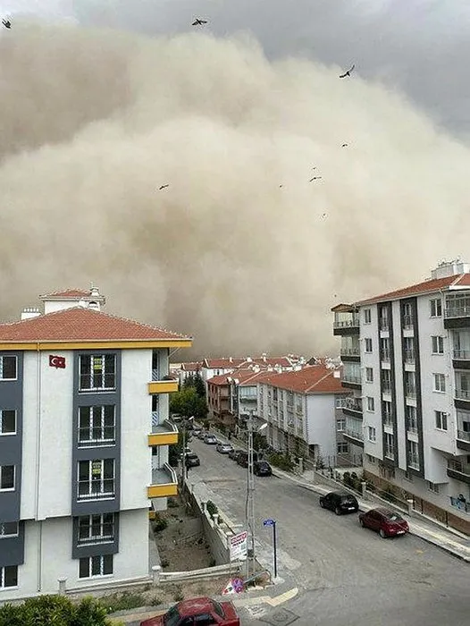 Büyük kum fırtınası neden olur, cb bulutu nedir? Ankara’daki kum fırtınası neden oldu? İşte Ankara Polatlı kum fırtınası son görüntüler izle!