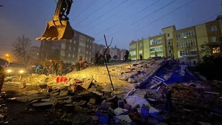 SON DAKİKA DEPREM | Kahramanmaraş’taki 7.4’lük deprem 5 bölgeyi salladı! Artçılar sürüyor: Kriz masası kuruldu