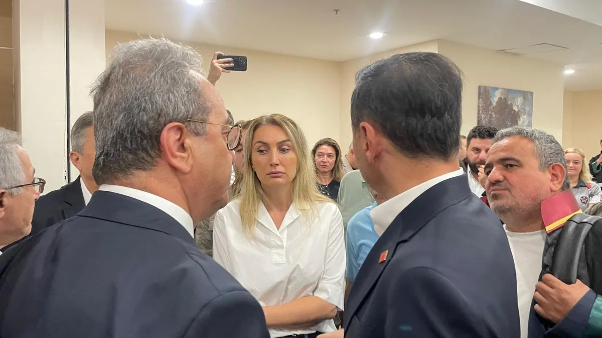 Ekrem İmamoğlu ve Şadi Yazıcı'nın yer aldığı arşiv görseli