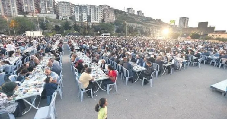 7 bin kişilik dev iftar sofrası