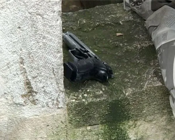 Başbakan'ın evi yakınında silah bulundu...