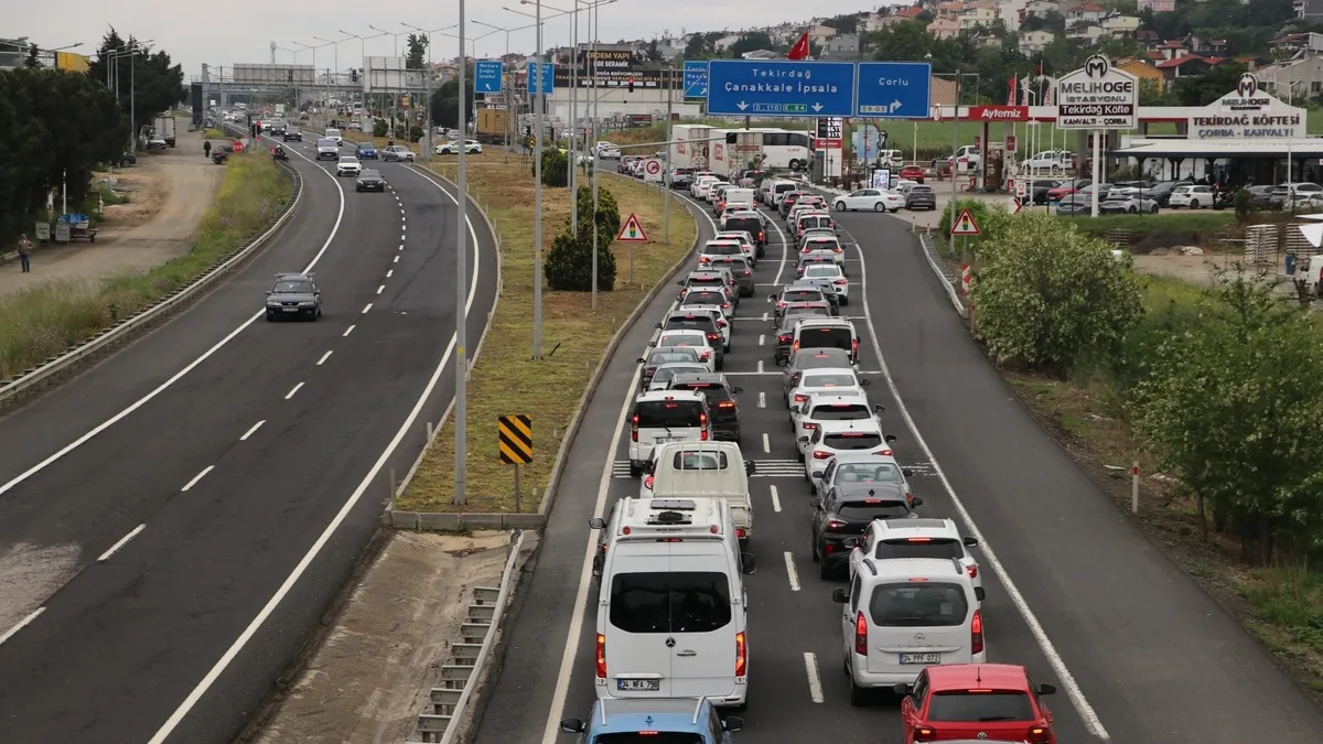 İstanbul – Tekirdağ kara yolunda bayram trafiğine sıkı tedbir İstanbul – Tekirdağ kara yolunda bayram trafiğine sıkı tedbir