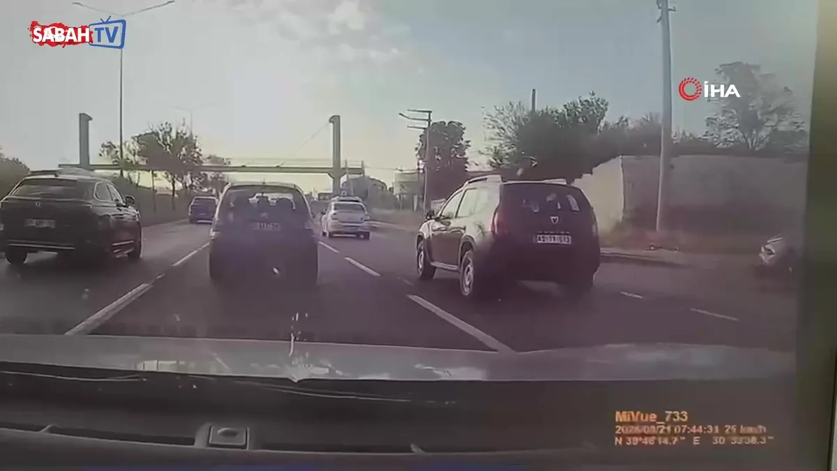 Eskişehir çevreyolunda trafikte tehlikeli manevralar yapan sürücü kamerada