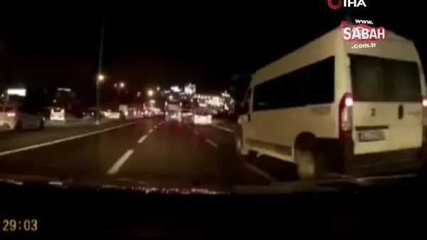 İstanbul E-5 Karayolu’nda makas atan sürücünün ders niteliğindeki feci kazası kamerada!