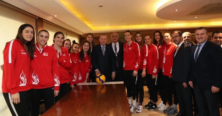 Cumhurbaşkanı Erdoğan, A Milli Kadın Voleybol Takımı oyuncularıyla bir araya geldi