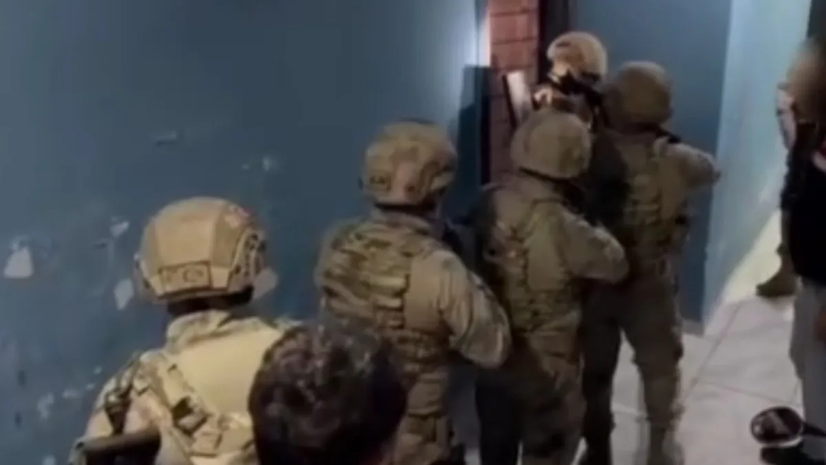 Terör örgütü DEAŞ’a yönelik operasyonlarda 92 şüpheli yakalandı Terör örgütü DEAŞ’a yönelik operasyonlarda 92 şüpheli yakalandı