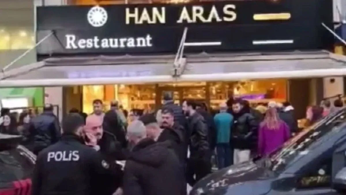 Mecidiyeköy’de restoranda silahlı saldırı: 1’i çocuk 3 yaralı!