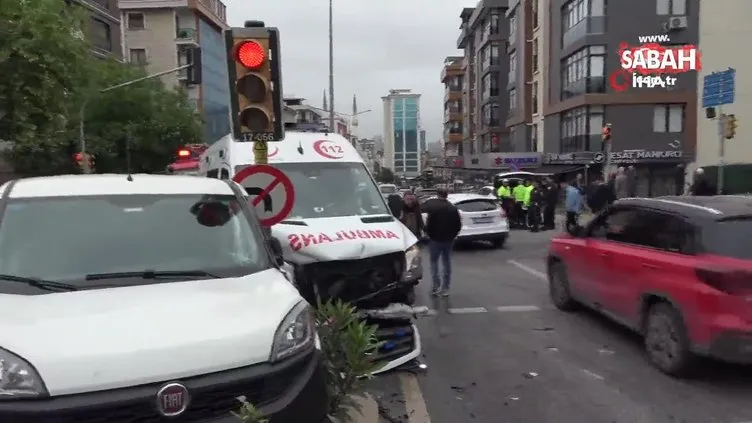 Kartal’da ambulans ile hafif ticari araç çarpıştı: 4 yaralı | Video