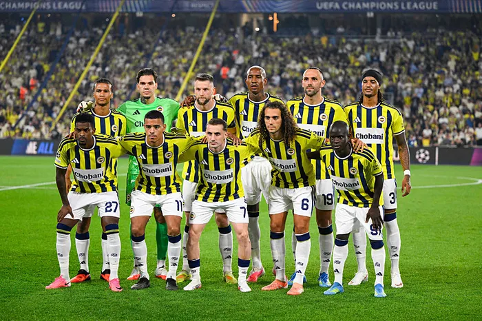 canli-uefa-sampiyonlar-liginde-fenerbahce-olimpik-lyon-maci-ilk-yari-oynaniyor-1787080376052.jpeg