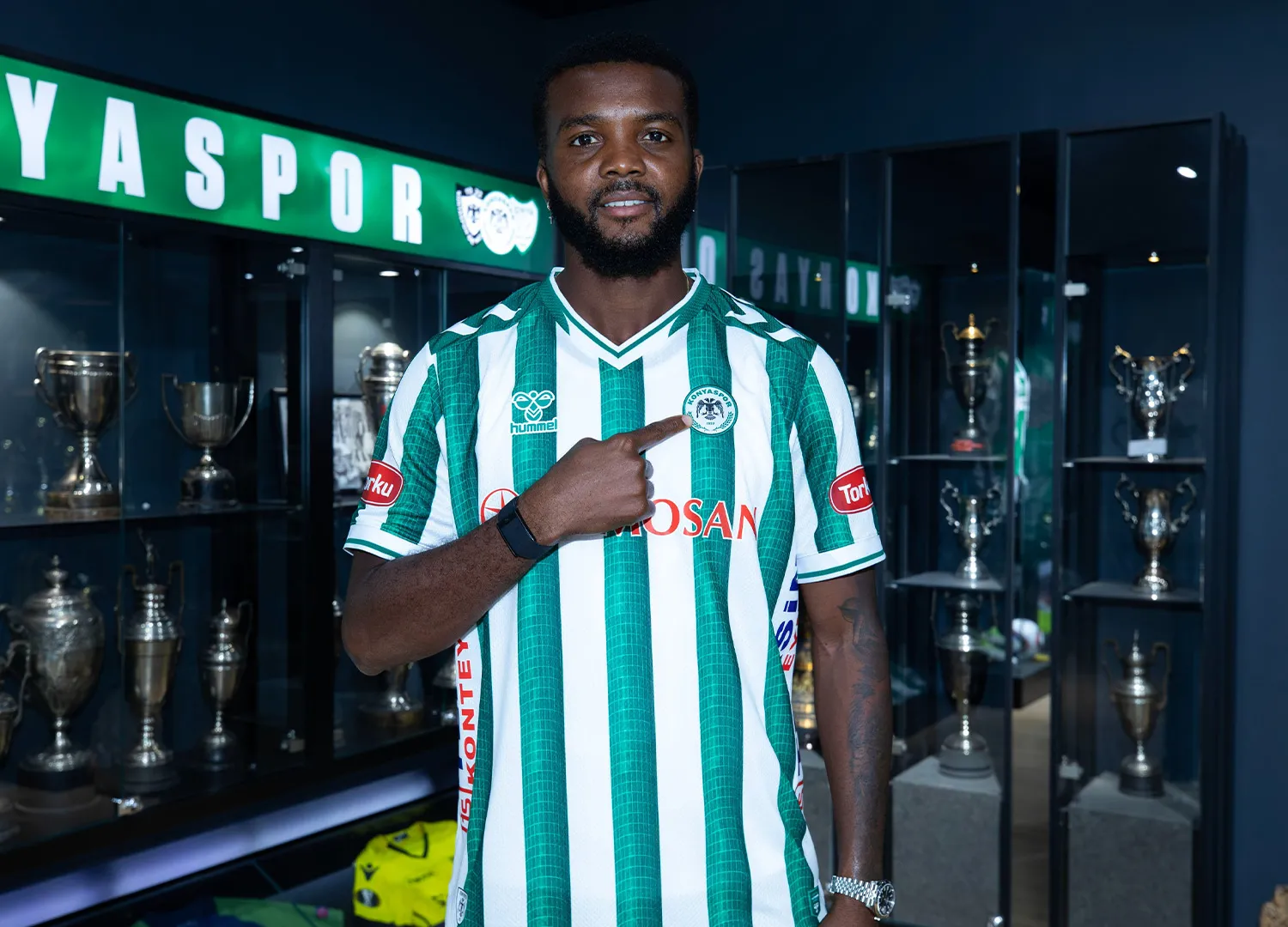 Süper Lig'de transfer rüzgarı! İşte resmen açıklanan tüm imzalar (2026-2027)