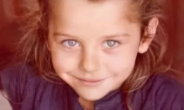 Maviş gözleri onu ele veriyor! Bu minik kız şimdilerin en güzel oyuncularından biri!