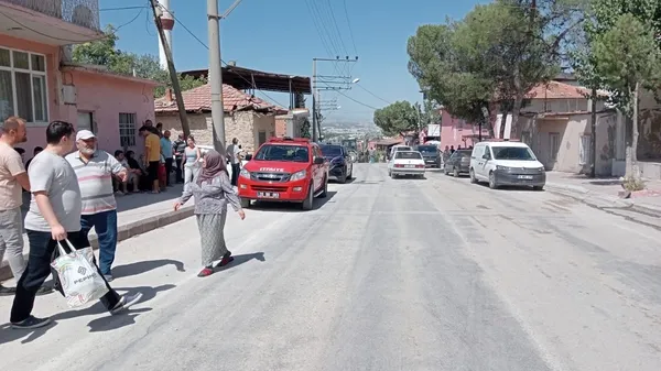 denizlide-korkutan-patlama-bahce-temizligi-icin-yakilan-ates-kontrolden-cikti-ev-tup-deposunu-alevler-sardi-1785403036465.jpg