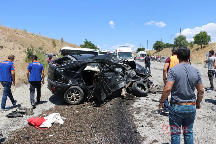 Korkunç kaza! 1 ölü, biri bebek 5’i ağır 17 yaralı Son Korkunç kaza! 1 ölü, biri bebek 5’i ağır 17 yaralı Son
