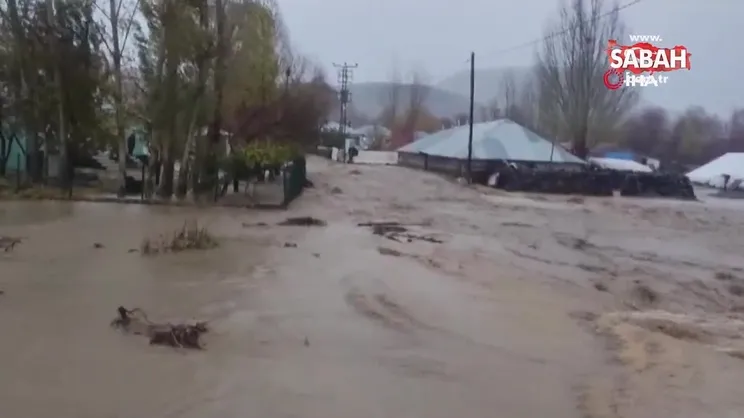 Bingöl’de sağanak sel getirdi, 2 çoban ve 30 hayvan kurtarıldı