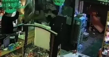 Bursa’da şoke eden para üstü kavgası: Market savaş alanına döndü