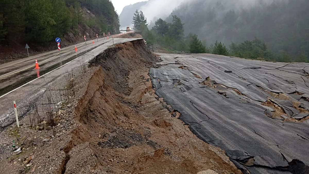 Adana’da eğitime yağış engeli: 1 ilçede tatil verildi Adana’da eğitime yağış engeli: 1 ilçede tatil verildi