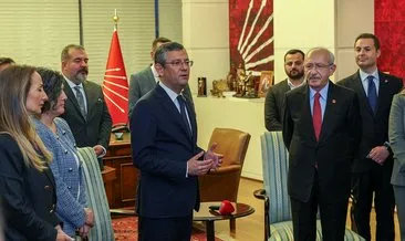 Kemal Kılıçdaroğlu koltuğu Özgür Özel’e böyle devretti! Dikkat çeken kareler