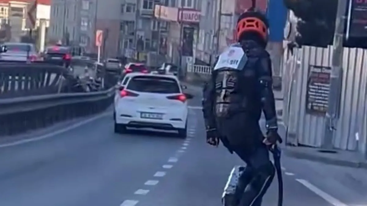 E5’de sıra dışı scooter yolculuğu E5’de sıra dışı scooter yolculuğu