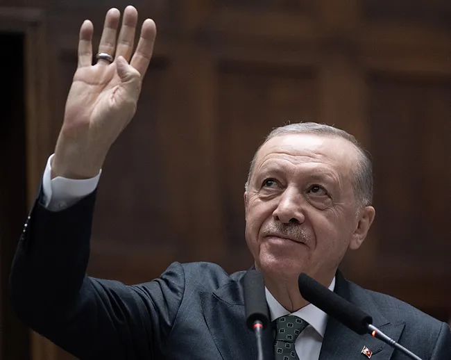 son-dakika-baskan-erdogandan-chpye-sert-tepki-istanbulda-escobar-duzeni-kuran-onlar-1744200778066.jpeg