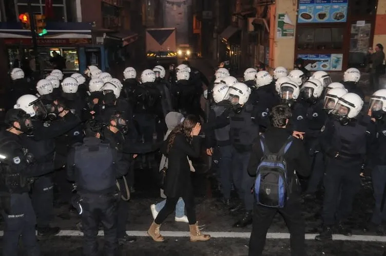 Taksim’de göstericiler polisle çatıştı